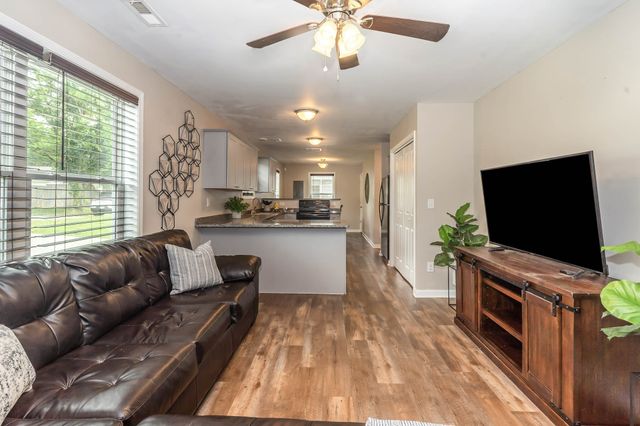 908 Mapleash Ave, Columbia, TN 38401