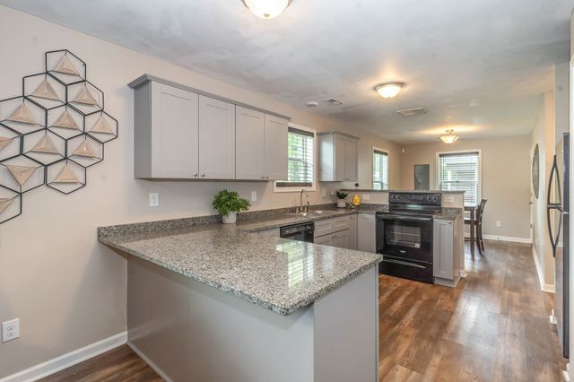 908 Mapleash Ave, Columbia, TN 38401