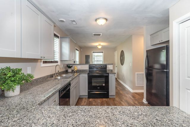 908 Mapleash Ave, Columbia, TN 38401