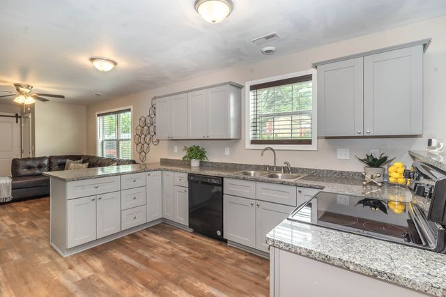 908 Mapleash Ave, Columbia, TN 38401