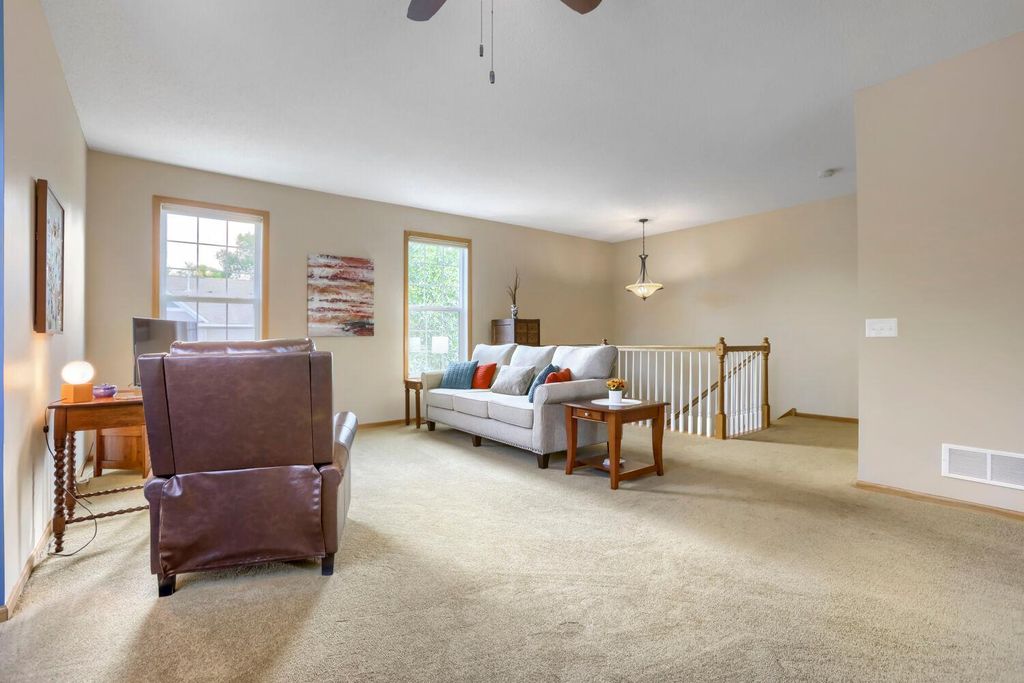 621 Village Parkway, Circle Pines, MN 55014 — photo 4