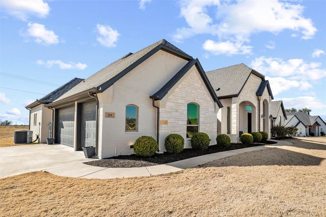 219 Columbia Court, Springtown, TX 76082