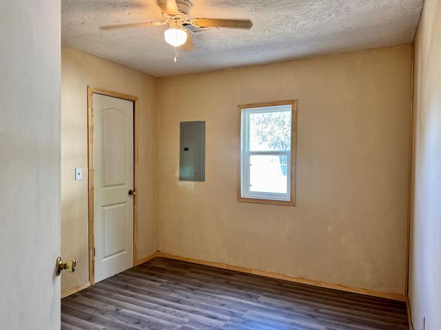 617 N Washington St, Belle Plaine, KS 67013
