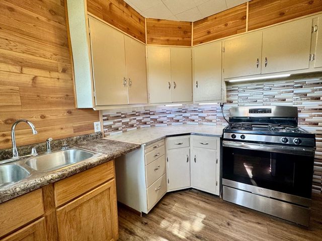 617 N Washington St, Belle Plaine, KS 67013