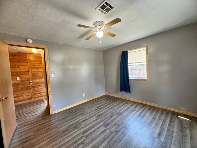 617 N Washington St, Belle Plaine, KS 67013