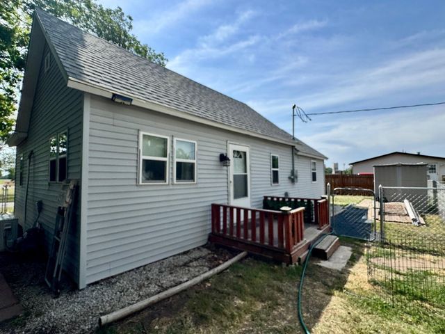 617 N Washington St, Belle Plaine, KS 67013