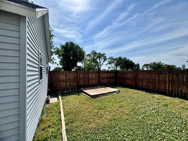 617 N Washington St, Belle Plaine, KS 67013