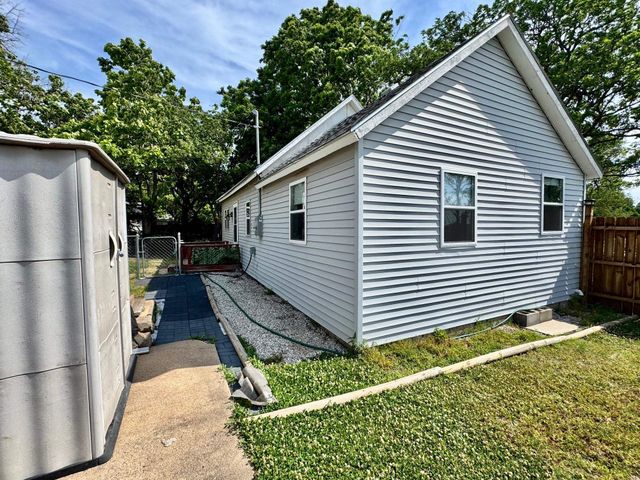 617 N Washington St, Belle Plaine, KS 67013