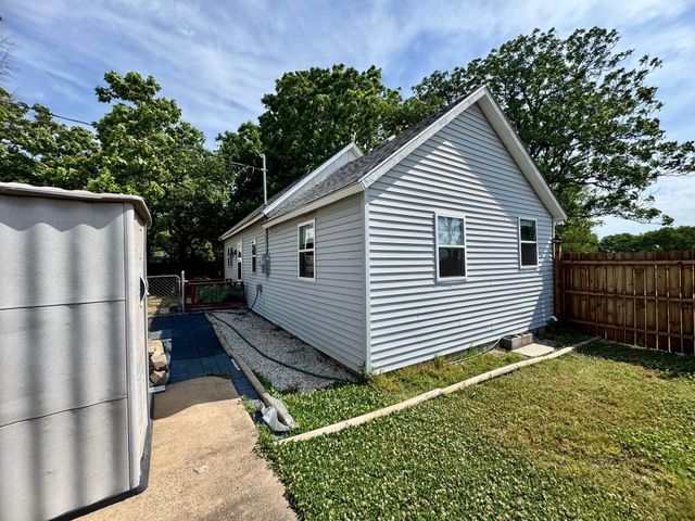 617 N Washington St, Belle Plaine, KS 67013