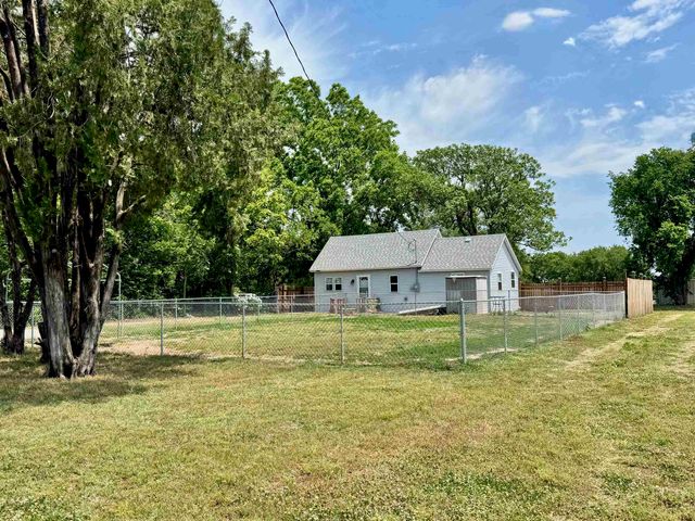 617 N Washington St, Belle Plaine, KS 67013