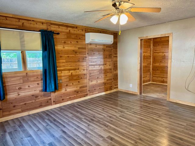 617 N Washington St, Belle Plaine, KS 67013