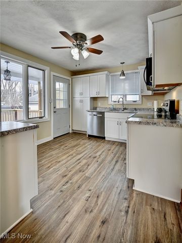 405 Tuscarawas Avenue NW, Brewster, OH 44613