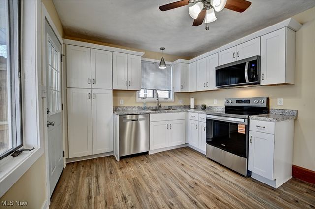 405 Tuscarawas Avenue NW, Brewster, OH 44613