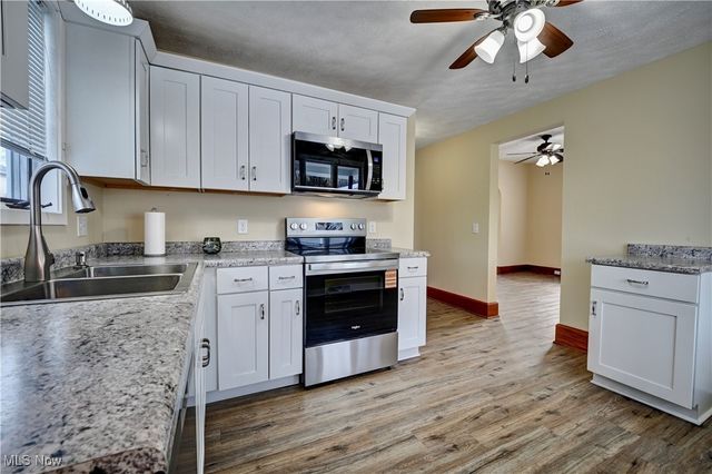 405 Tuscarawas Avenue NW, Brewster, OH 44613