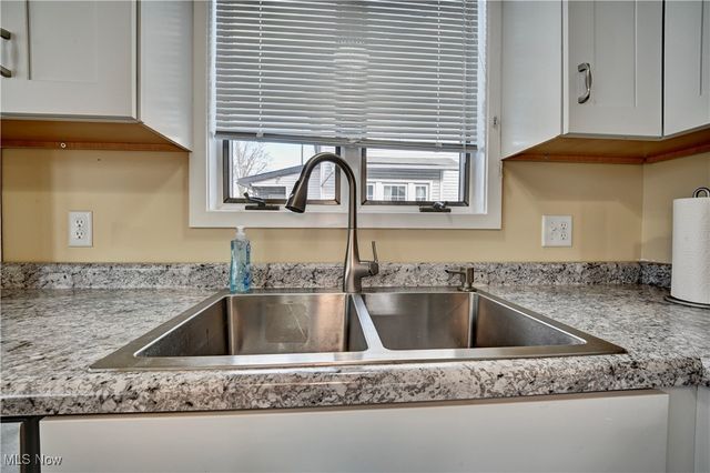 405 Tuscarawas Avenue NW, Brewster, OH 44613