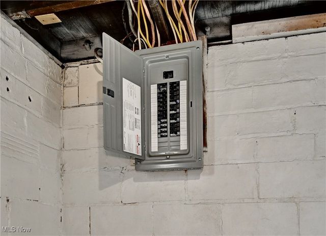 405 Tuscarawas Avenue NW, Brewster, OH 44613