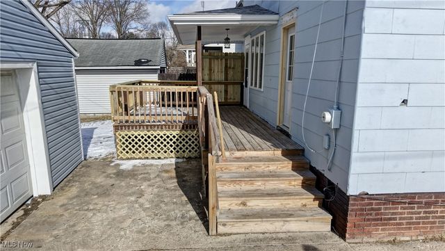 405 Tuscarawas Avenue NW, Brewster, OH 44613