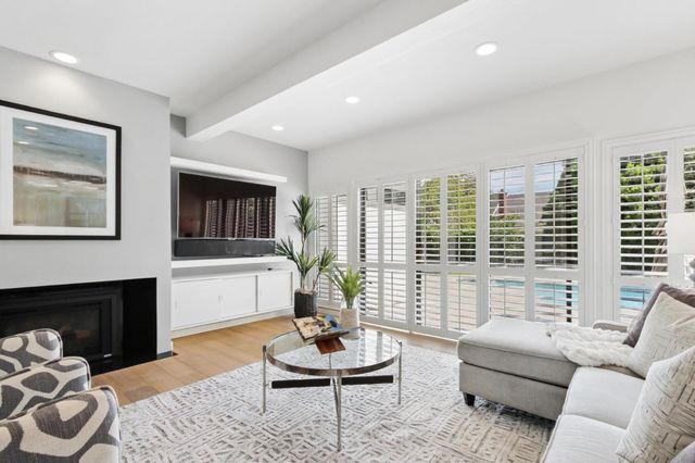 11 River Garden Ct, Sacramento, CA 95831