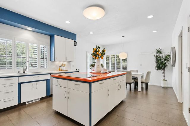 11 River Garden Ct, Sacramento, CA 95831
