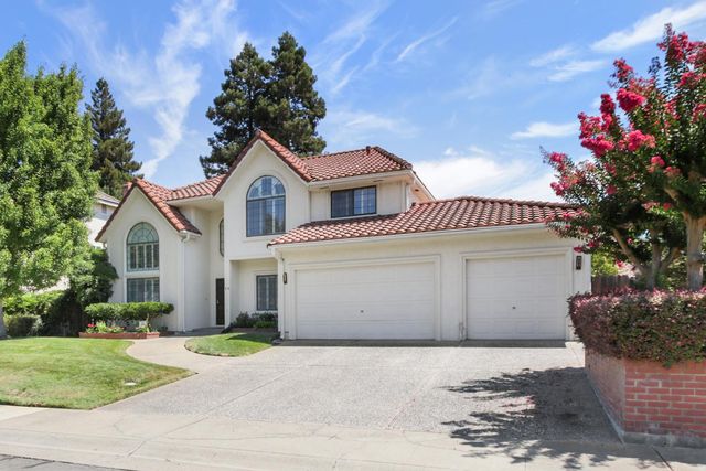 11 River Garden Ct, Sacramento, CA 95831