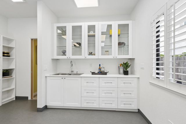 11 River Garden Ct, Sacramento, CA 95831