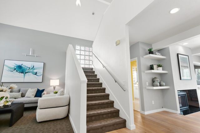 11 River Garden Ct, Sacramento, CA 95831