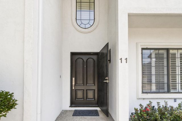 11 River Garden Ct, Sacramento, CA 95831