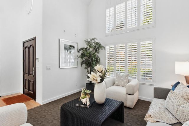 11 River Garden Ct, Sacramento, CA 95831