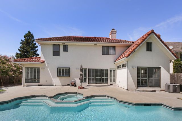 11 River Garden Ct, Sacramento, CA 95831