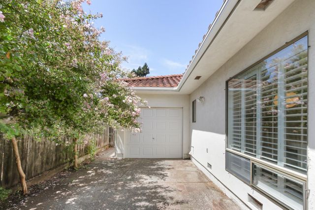 11 River Garden Ct, Sacramento, CA 95831