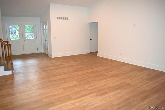 5141 Woodrun Court, West Bloomfield, MI 48323