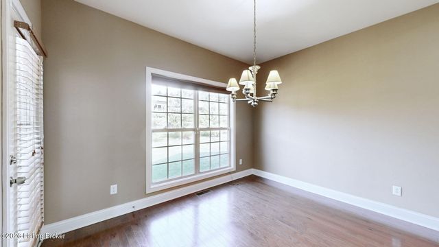 504 Autumn Grove Cir, New Albany, IN 47150