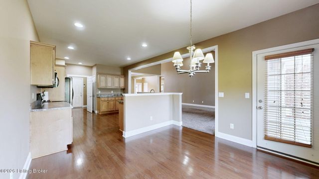 504 Autumn Grove Cir, New Albany, IN 47150