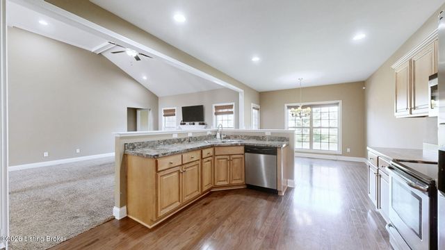 504 Autumn Grove Cir, New Albany, IN 47150