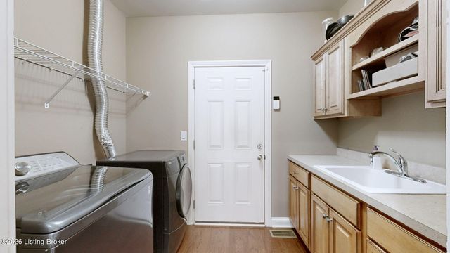 504 Autumn Grove Cir, New Albany, IN 47150