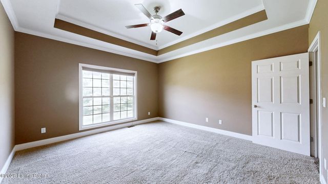 504 Autumn Grove Cir, New Albany, IN 47150