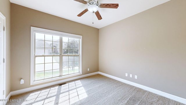 504 Autumn Grove Cir, New Albany, IN 47150