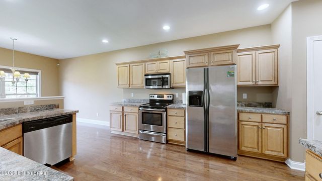 504 Autumn Grove Cir, New Albany, IN 47150