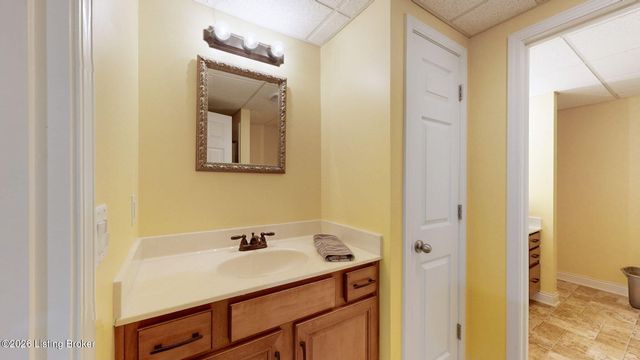 504 Autumn Grove Cir, New Albany, IN 47150