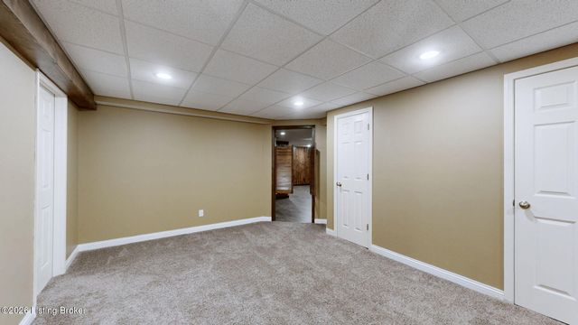 504 Autumn Grove Cir, New Albany, IN 47150