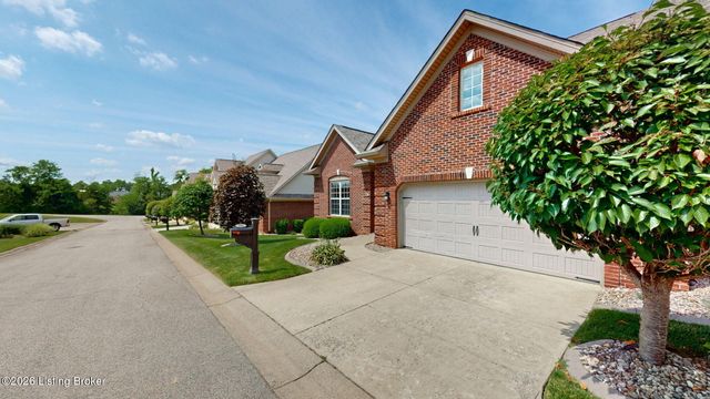 504 Autumn Grove Cir, New Albany, IN 47150