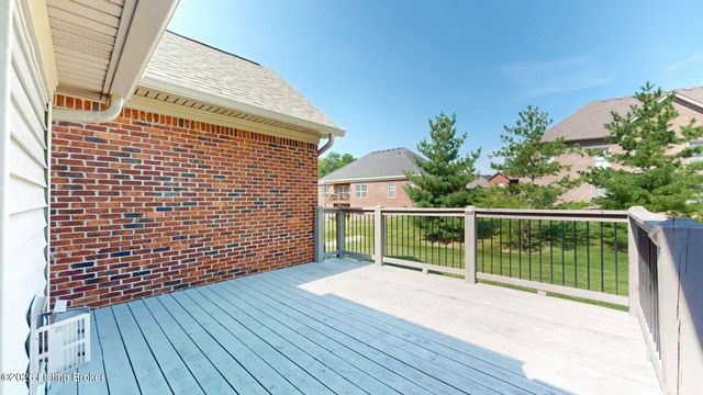 504 Autumn Grove Cir, New Albany, IN 47150