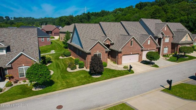 504 Autumn Grove Cir, New Albany, IN 47150