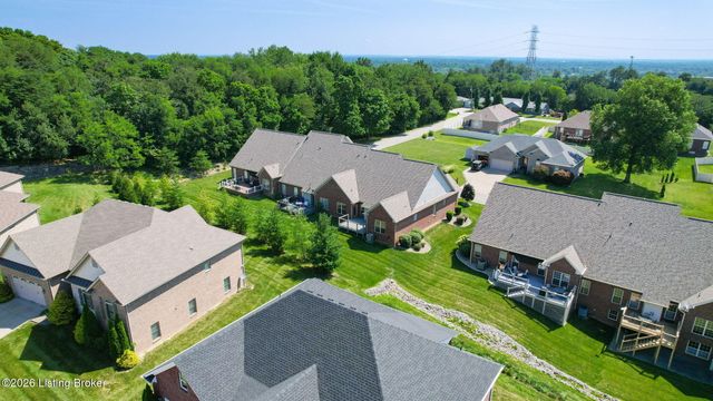 504 Autumn Grove Cir, New Albany, IN 47150