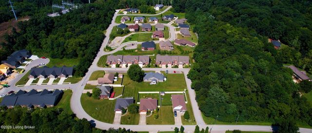 504 Autumn Grove Cir, New Albany, IN 47150