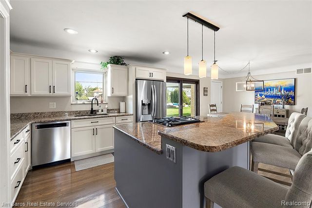 22461 Benjamin Street, Saint Clair Shores, MI 48081