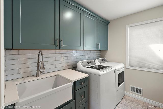 22461 Benjamin Street, Saint Clair Shores, MI 48081