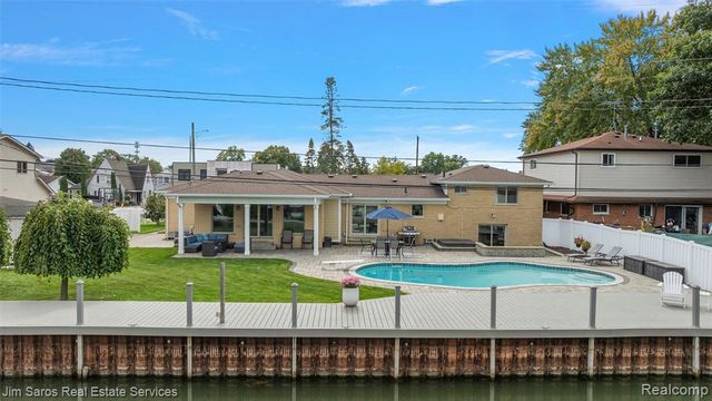 22461 Benjamin Street, Saint Clair Shores, MI 48081