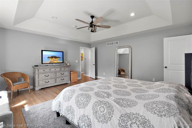 22461 Benjamin Street, Saint Clair Shores, MI 48081