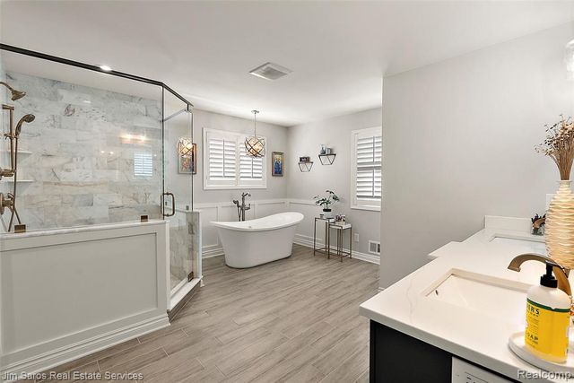 22461 Benjamin Street, Saint Clair Shores, MI 48081